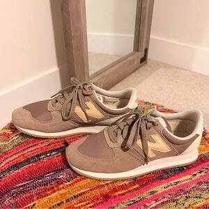 New Balance 420 Women’s Sneakers